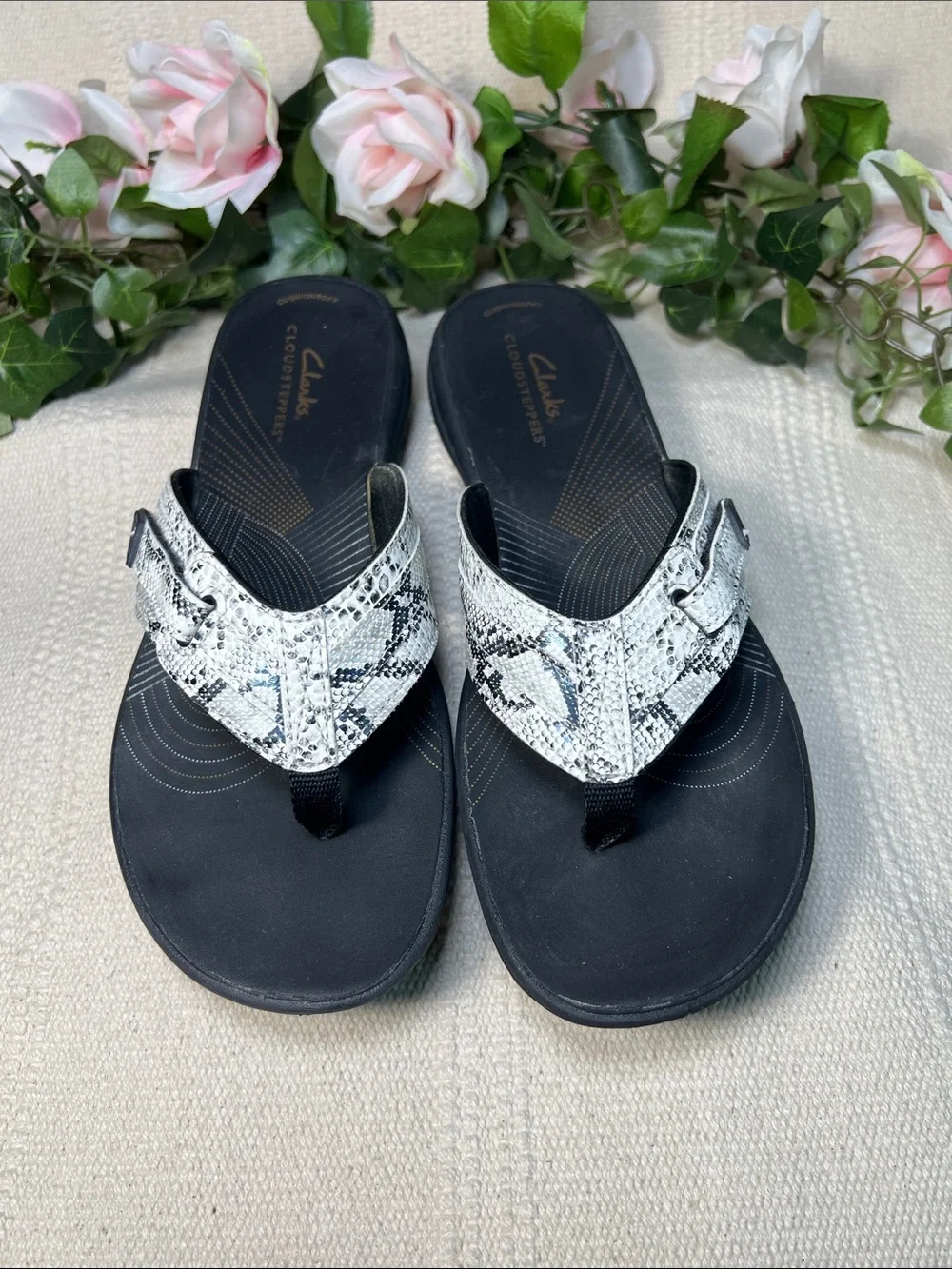 🩴Clarks Cloudsteppers Women's Black & White Snake-Print Slide Sandals
